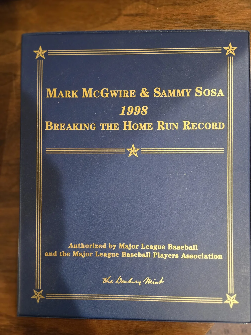 Danbury Mint Navy & Gold Mark McGwire & Sammy Sosa 1998 Trading Card Binder